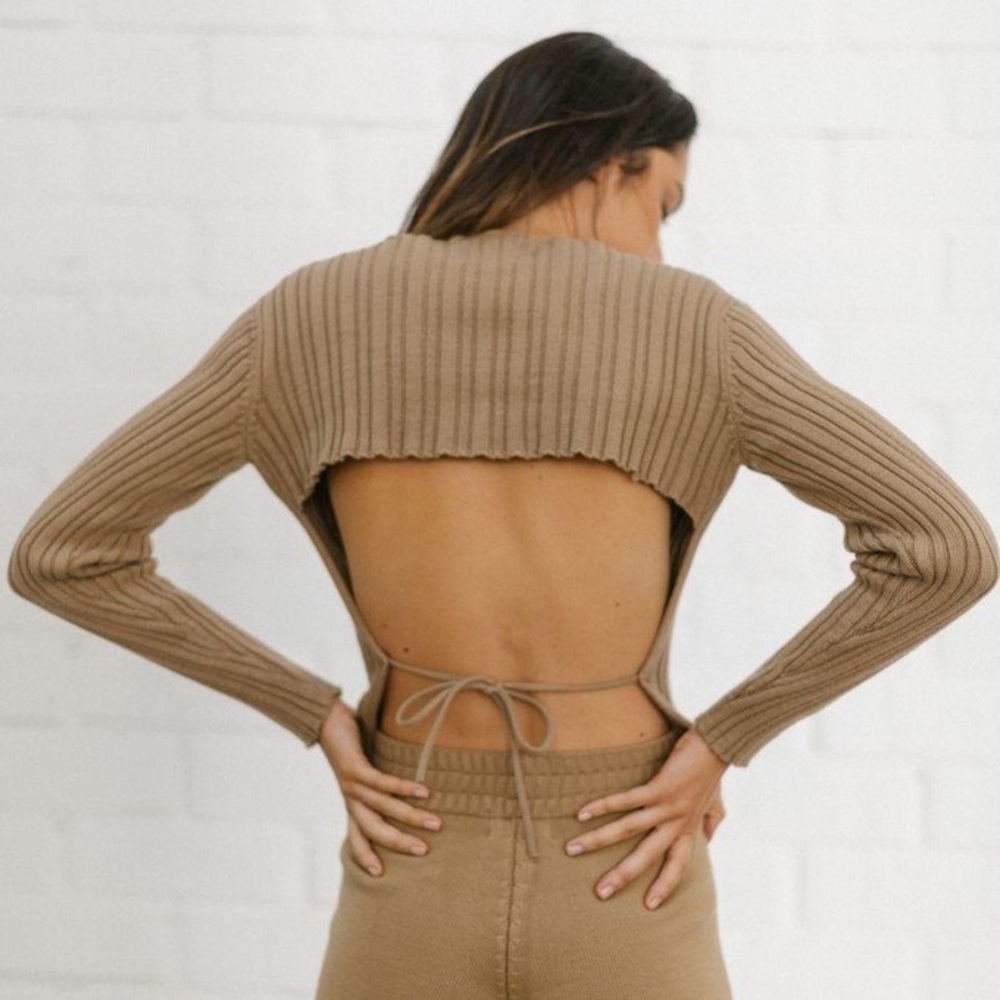 ALOHAS Backless Knit Top